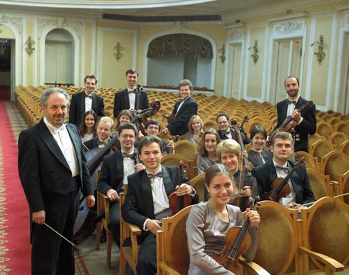 Kremlin-Kammerorchester mit Dirigent Misha Rachlevsky